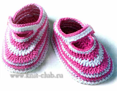 Бело-розовые пинетки крючком