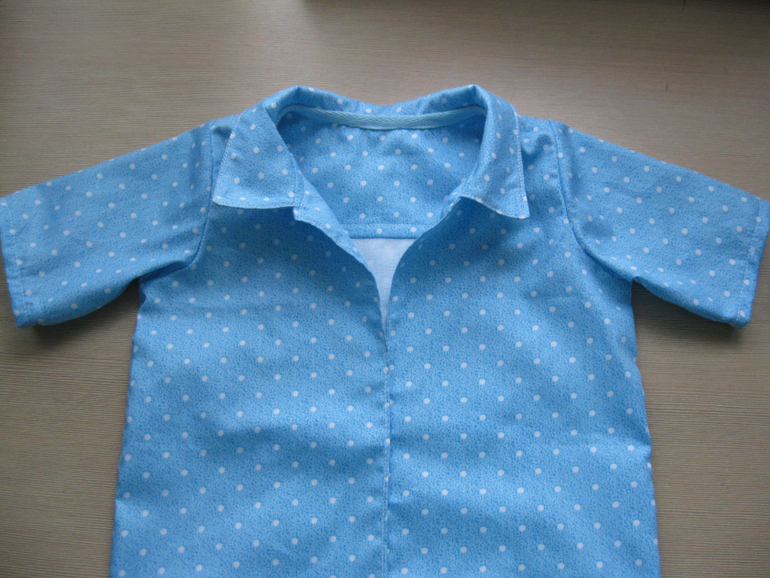 голубая в горошек