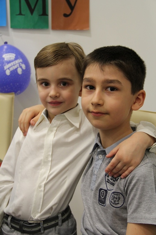 Артему 5 лет,наш день рождения