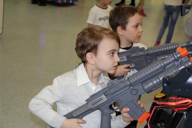 Артему 5 лет,наш день рождения