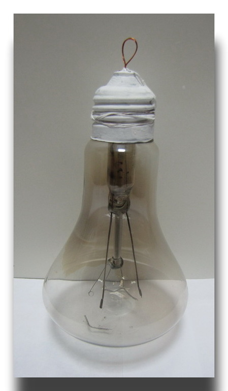 Игрушки на елку своими руками. Лампочка + декупаж