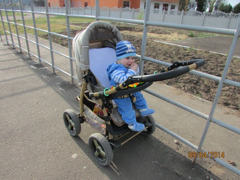 Наша прогулка сегодня...Маша 7 лет миша почти 8 месяцев ну и я