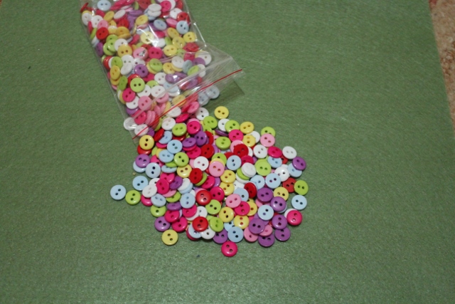 В наличии и под заказ ткани, пуговки, стразы, бисер, ленты, фетр, наборы для начинающих.