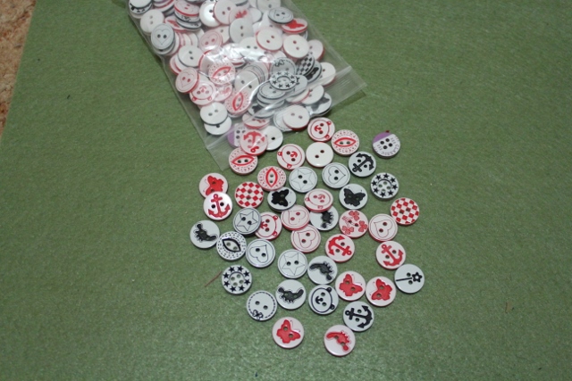 В наличии и под заказ ткани, пуговки, стразы, бисер, ленты, фетр, наборы для начинающих.