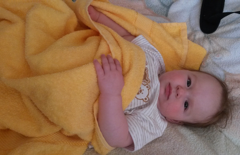 Ангелинке пять месяцев.