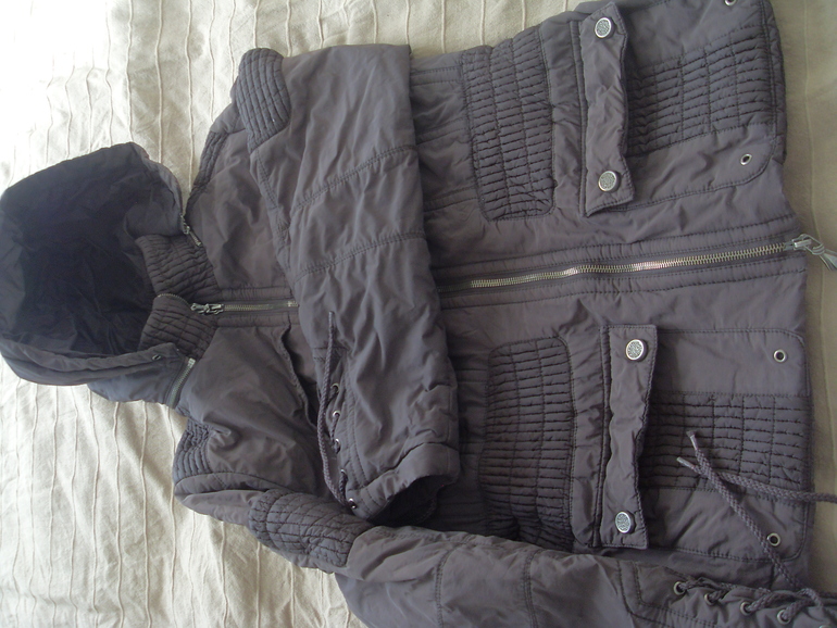 Отдам 2 куртки. м. Марьино