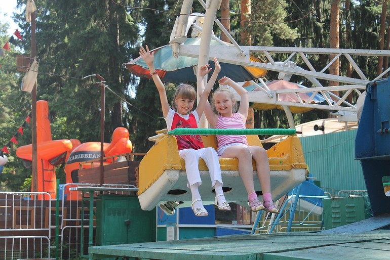 Парк 02.07.14г. Девчонки зажигают. Лучшие подружки))