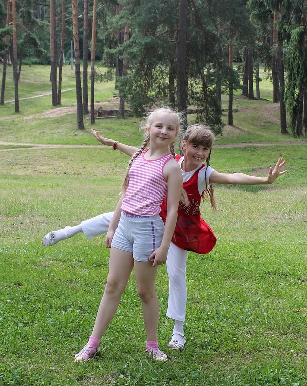 Парк 02.07.14г. Девчонки зажигают. Лучшие подружки))