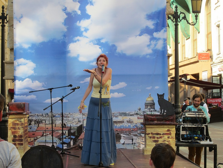 Книжный салон. День первый: улица Хармса.