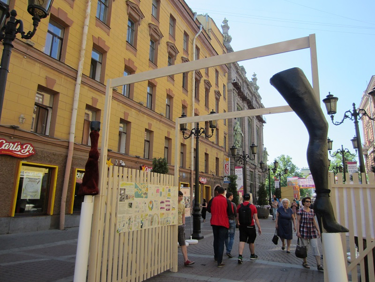 Книжный салон. День первый: улица Хармса.