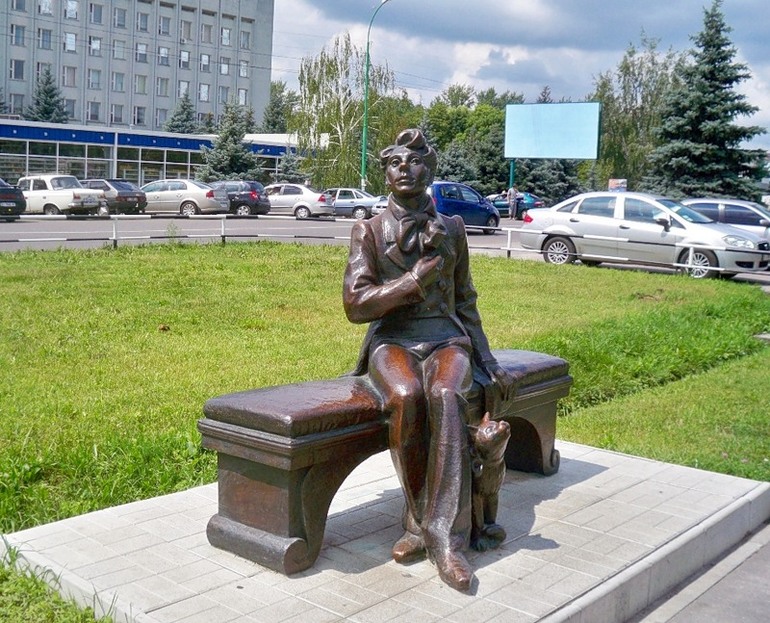 Со страниц любимых книг в бронзу и гранит - 10