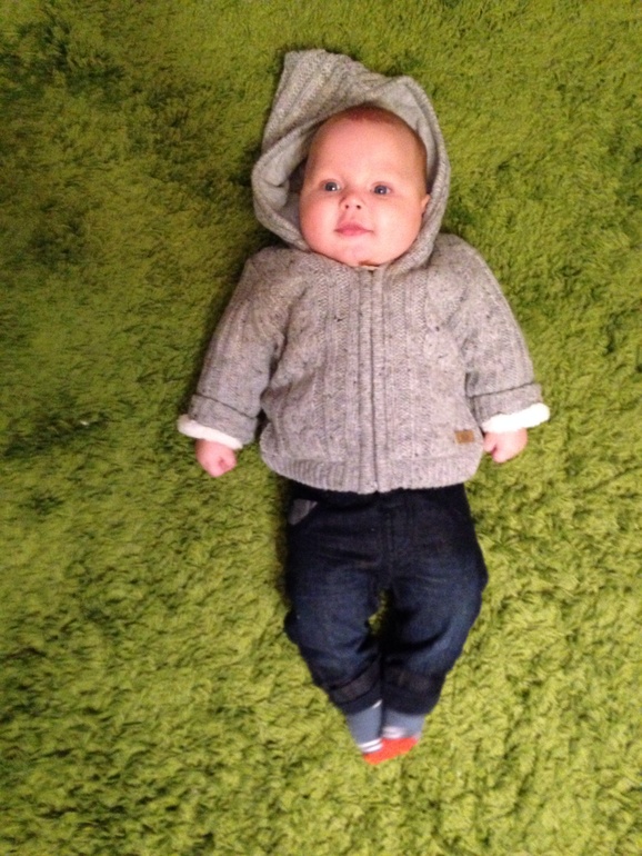 мой маленький королевич, в любимом сером цвете))