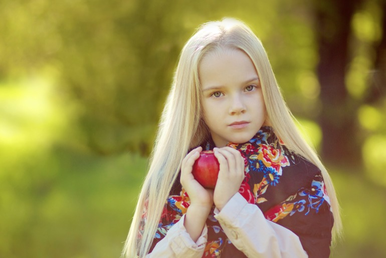 Еще не много осенних фоточек с маленькими куколками))