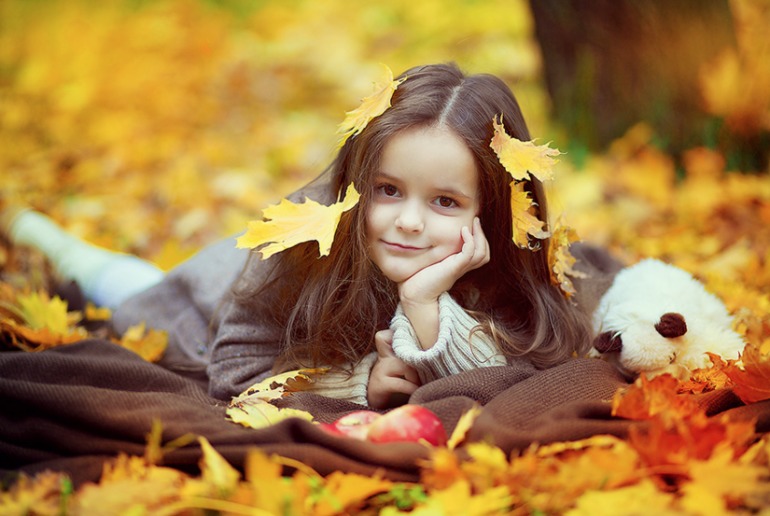 Еще не много осенних фоточек с маленькими куколками))