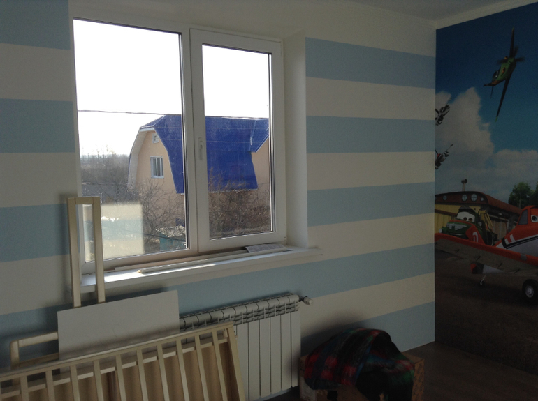 Доклеили детскую!