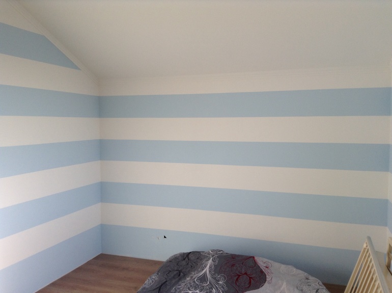 Доклеили детскую!