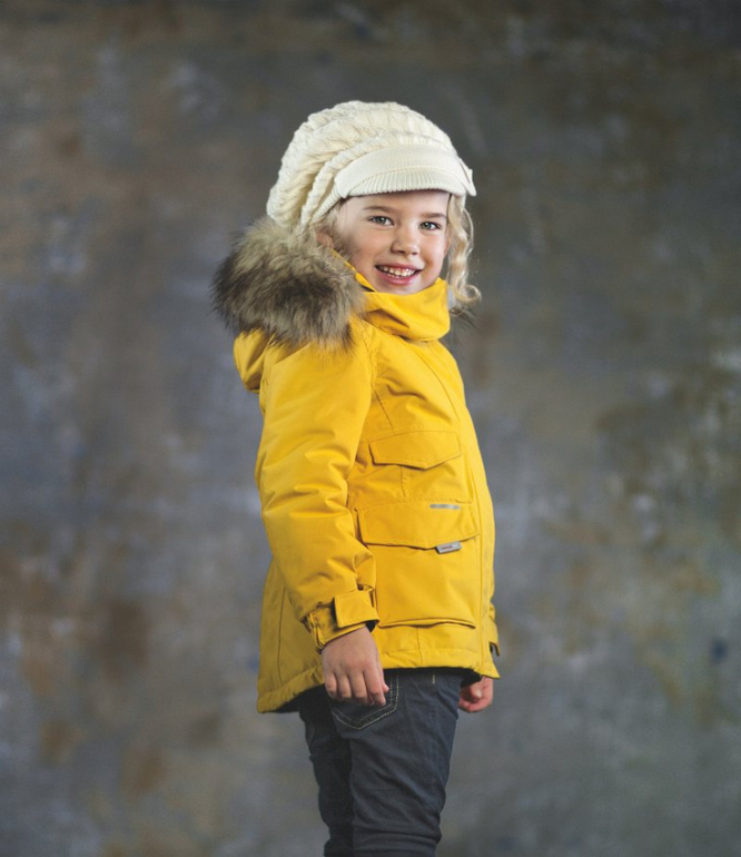 Ребенок в зимней куртке