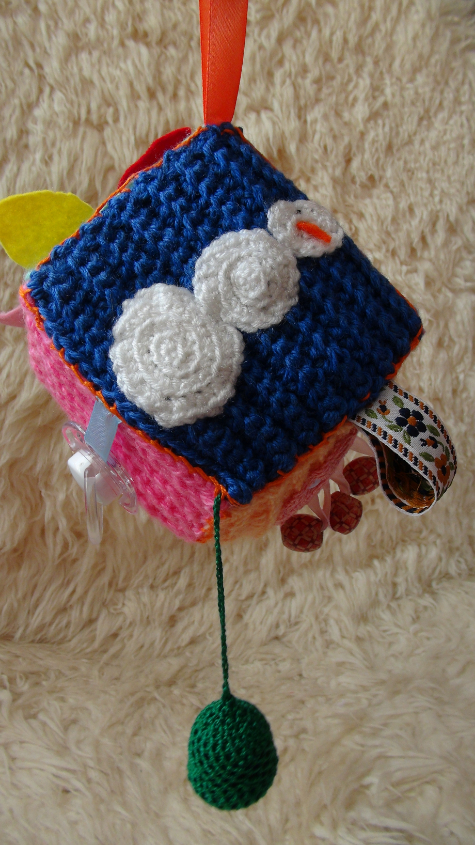 Вязанные развивающие кубики